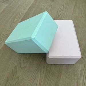 Gaiam yoga blocks